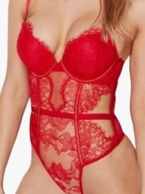 Victoria's Secret Bombshell Lace
Teddy Lipstick Red Size M NWT